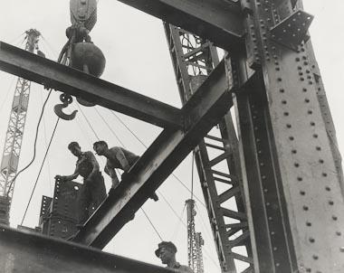 Arbeiter beim Bau Rechtsanwalt Berlin liebert roeth.de